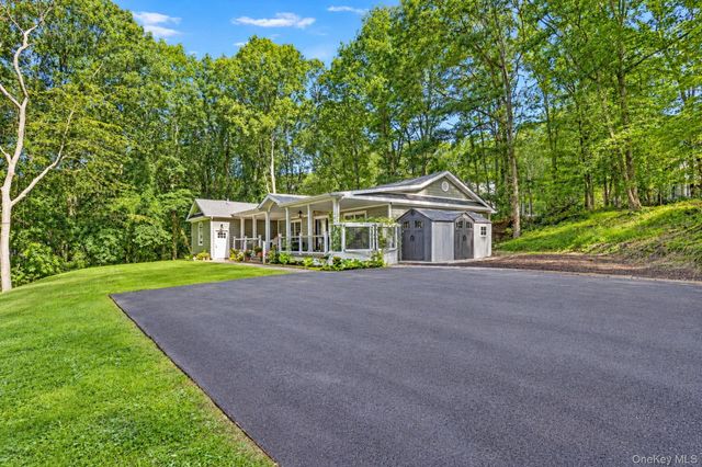 5 Cricket Hollow Road, Setauket, NY 11733