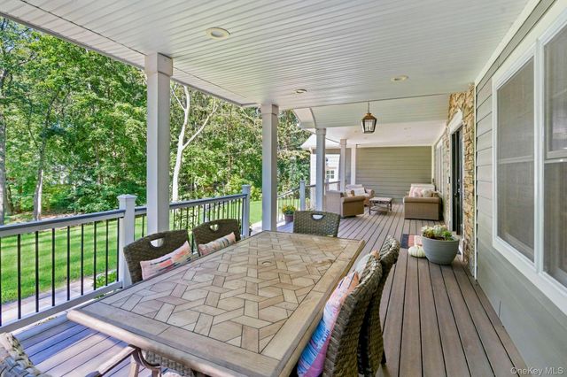 5 Cricket Hollow Road, Setauket, NY 11733