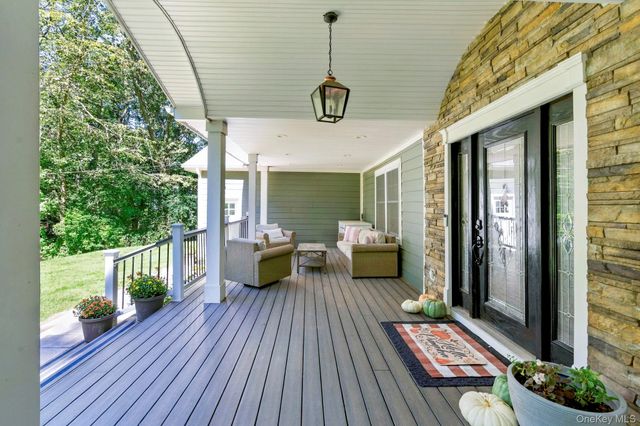 5 Cricket Hollow Road, Setauket, NY 11733