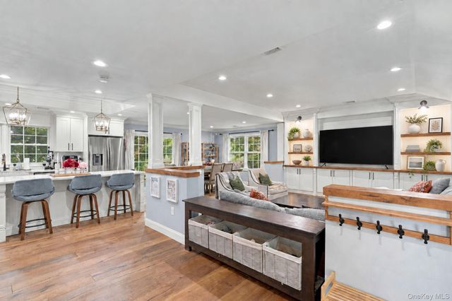 5 Cricket Hollow Road, Setauket, NY 11733