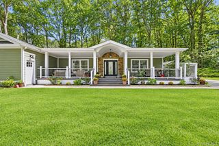 5 Cricket Hollow Road, Setauket, NY 11733