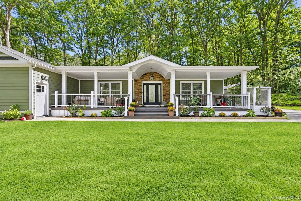 5 Cricket Hollow Road, Setauket, NY 11733