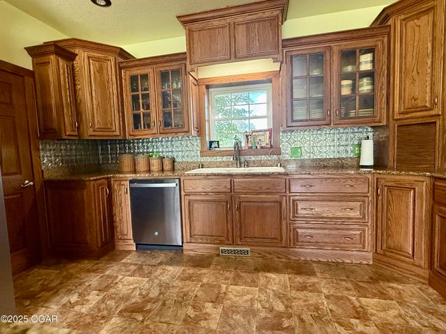 16133 Overlook Lane, Neosho, MO 64850