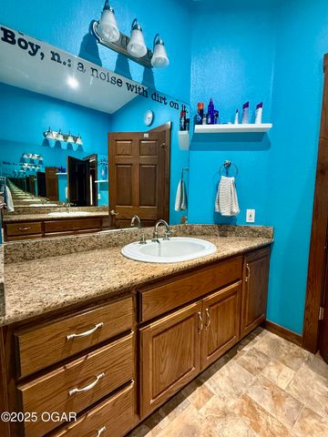 16133 Overlook Lane, Neosho, MO 64850