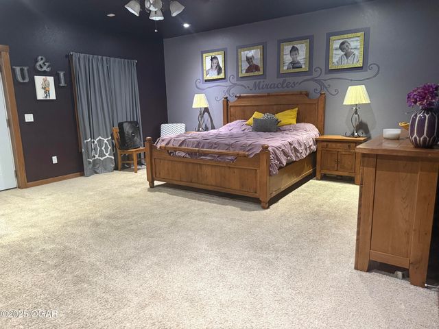 16133 Overlook Lane, Neosho, MO 64850