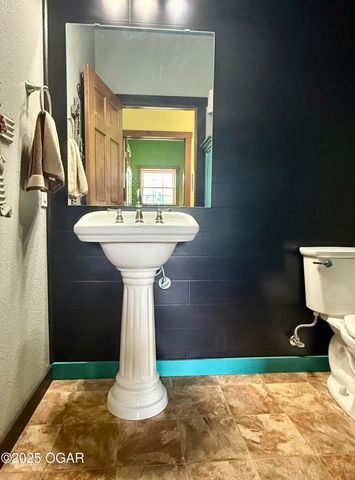 16133 Overlook Lane, Neosho, MO 64850