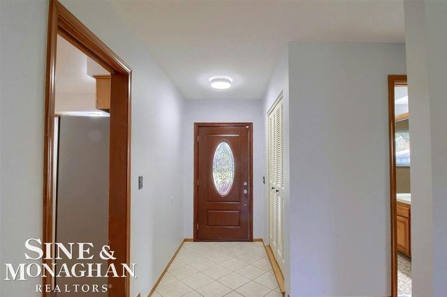 716 Moorland Drive, Grosse Pointe Woods, MI 48236