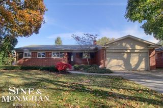 716 Moorland Drive, Grosse Pointe Woods, MI 48236