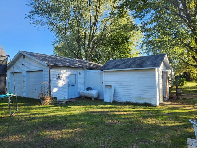 8950 Hoover Road, Rock Falls, IL 61071