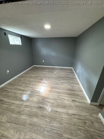 218 Melrose Drive, Hurricane, WV 25526