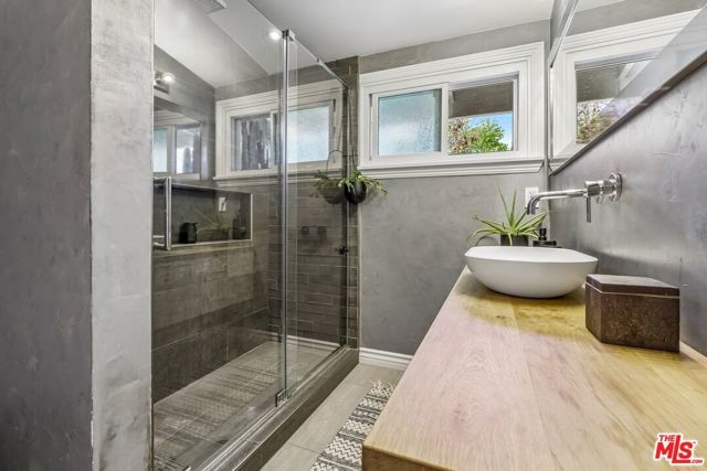 5646 S Sherbourne Drive, Los Angeles, CA 90056