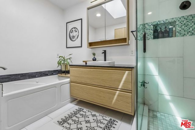 5646 S Sherbourne Drive, Los Angeles, CA 90056