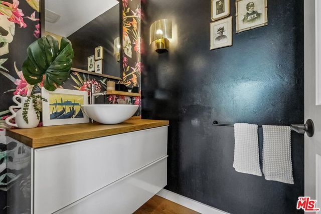 5646 S Sherbourne Drive, Los Angeles, CA 90056