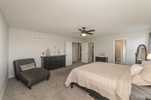 957 Colebrook Court, Lake St Louis, MO 63367