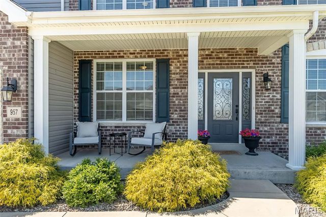 957 Colebrook Court, Lake St Louis, MO 63367
