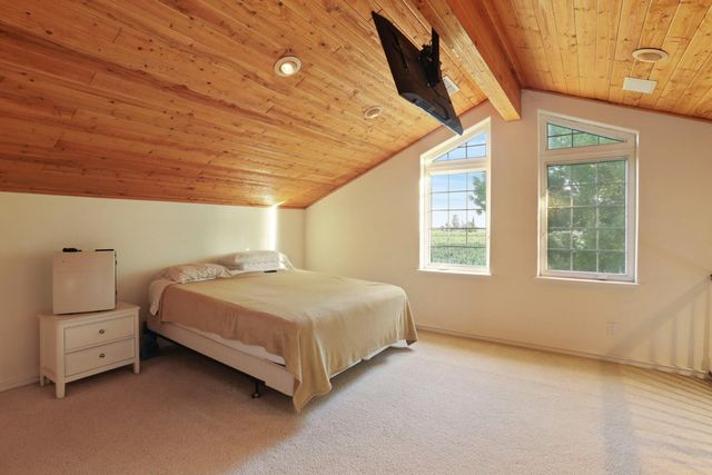 18050 N Tretheway Rd, Lockeford, CA 95237