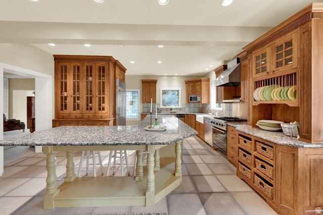 4999 S FAIRBROOK LN, Holladay, UT 84117