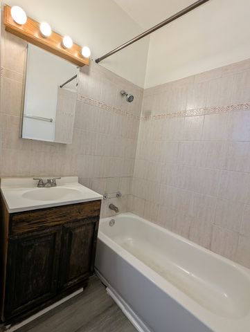 4447 W Carroll Avenue 2, Chicago, IL 60624