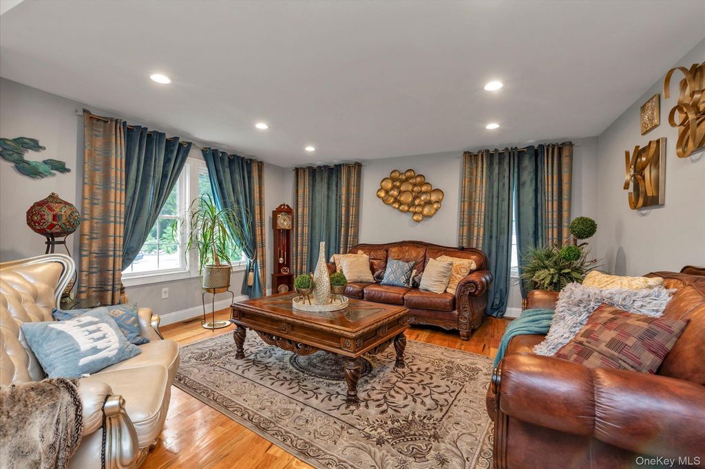 6 Belmont Court, Amityville, NY 11701 — photo 3