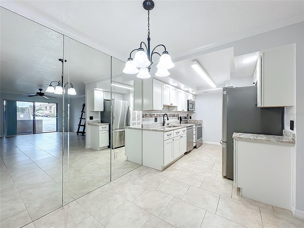 Image 13 of property listing at 5249 VINELAND ROAD, Orlando, FL 32811