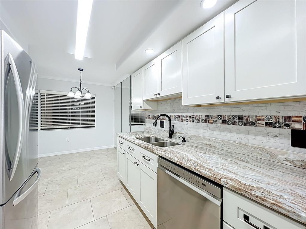 Image 17 of property listing at 5249 VINELAND ROAD, Orlando, FL 32811