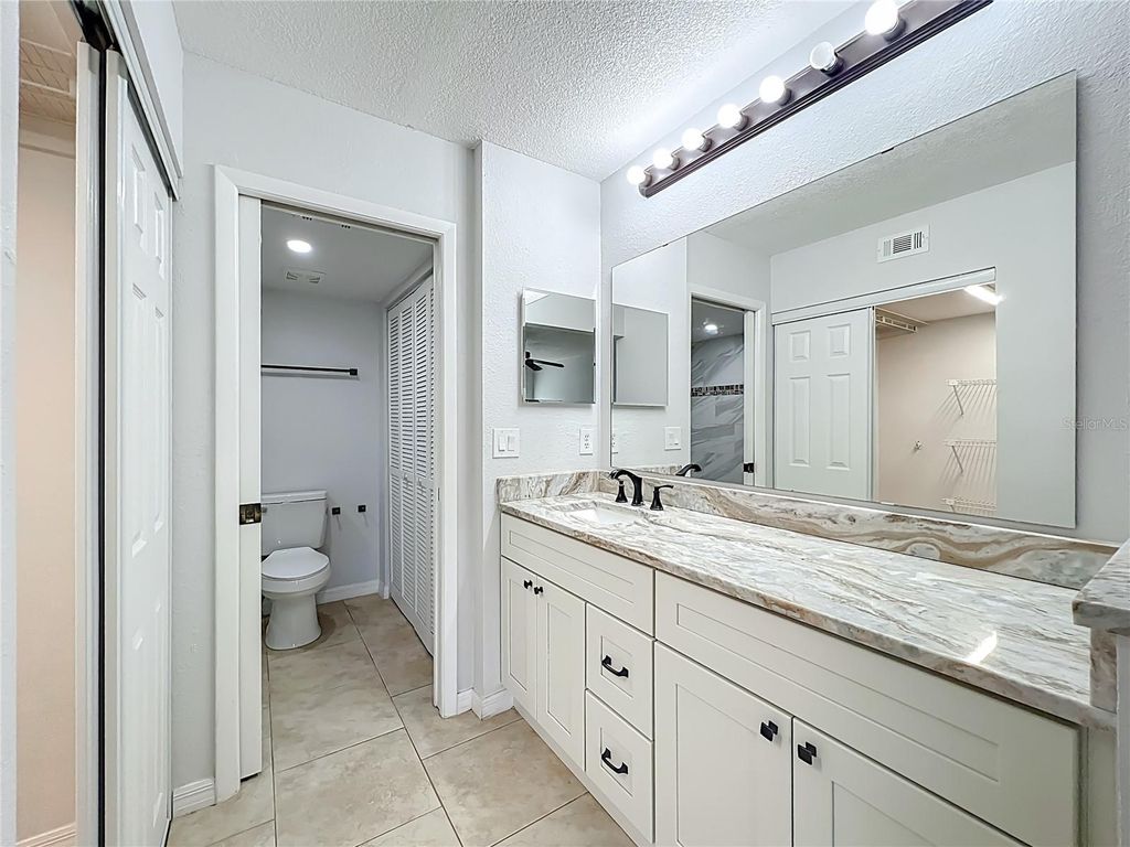 Image 21 of property listing at 5249 VINELAND ROAD, Orlando, FL 32811