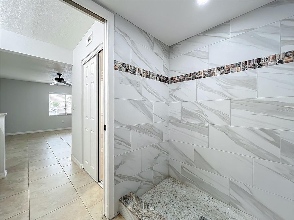 Image 26 of property listing at 5249 VINELAND ROAD, Orlando, FL 32811