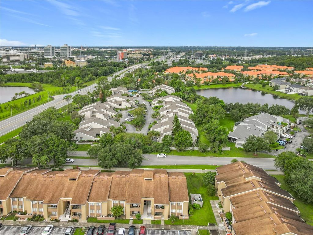 Image 4 of property listing at 5249 VINELAND ROAD, Orlando, FL 32811