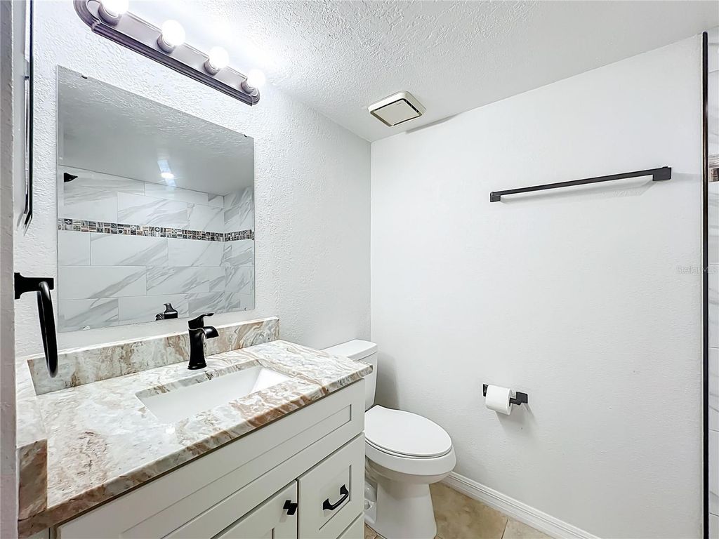 Image 31 of property listing at 5249 VINELAND ROAD, Orlando, FL 32811