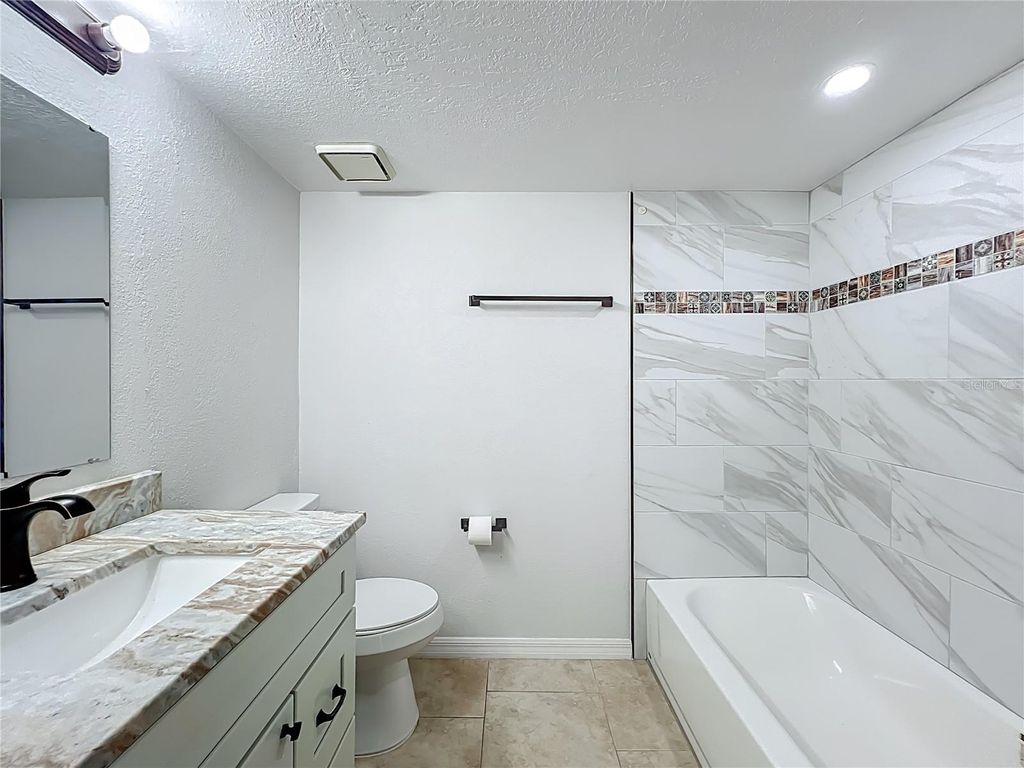 Image 32 of property listing at 5249 VINELAND ROAD, Orlando, FL 32811