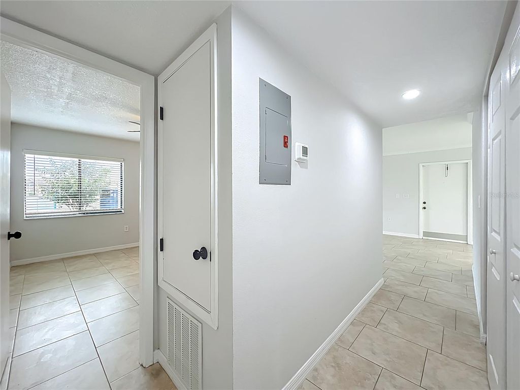 Image 34 of property listing at 5249 VINELAND ROAD, Orlando, FL 32811