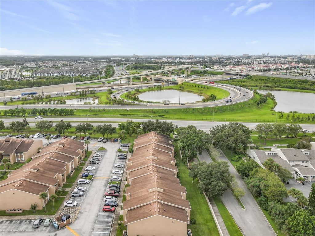 Image 40 of property listing at 5249 VINELAND ROAD, Orlando, FL 32811