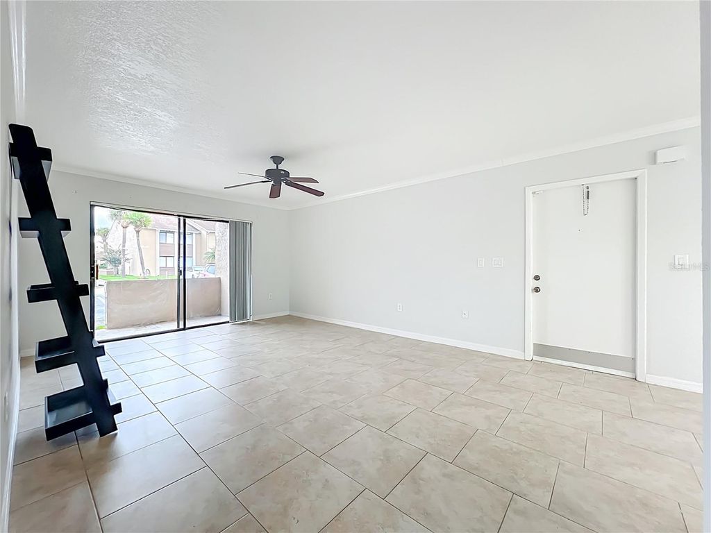 Image 7 of property listing at 5249 VINELAND ROAD, Orlando, FL 32811