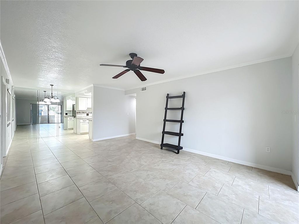 Image 9 of property listing at 5249 VINELAND ROAD, Orlando, FL 32811