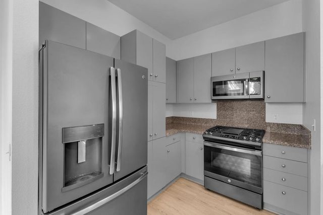 220 Enterprise Way, Palm Springs, CA 92262