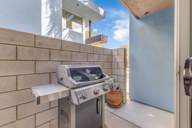 220 Enterprise Way, Palm Springs, CA 92262