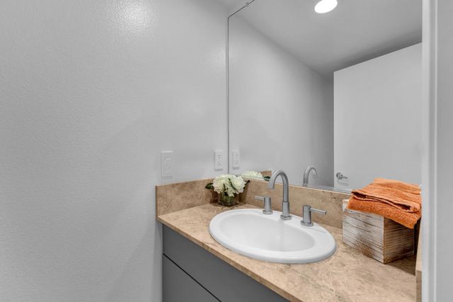 220 Enterprise Way, Palm Springs, CA 92262