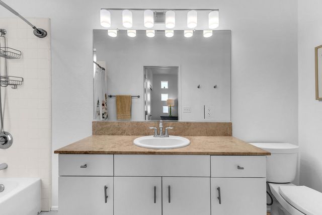 220 Enterprise Way, Palm Springs, CA 92262