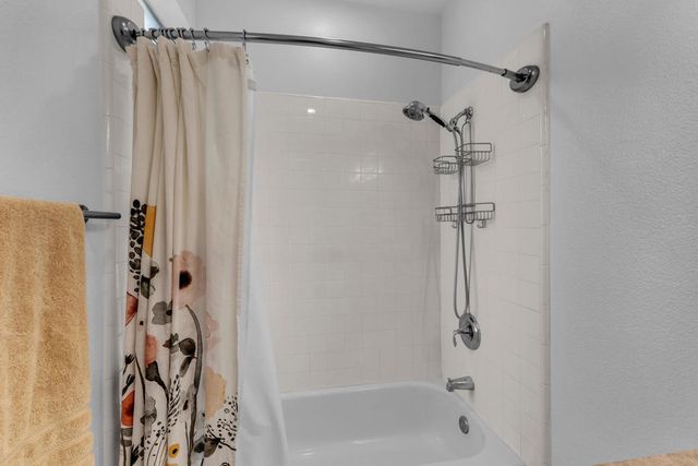 220 Enterprise Way, Palm Springs, CA 92262