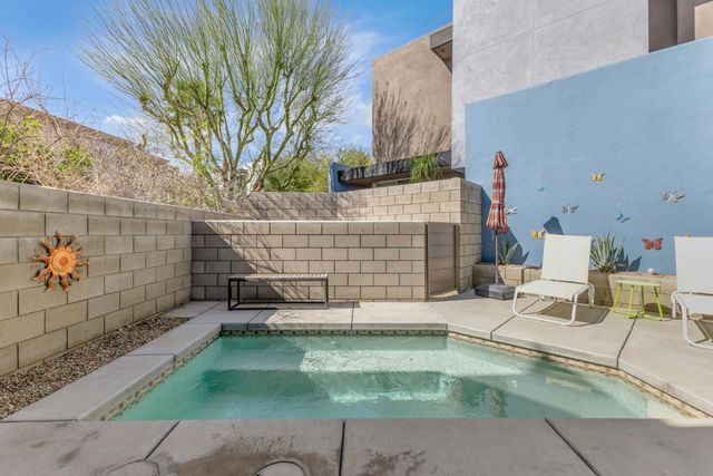 220 Enterprise Way, Palm Springs, CA 92262