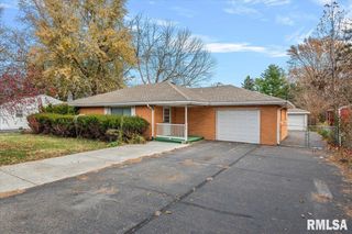 1212 N DIRKSEN Parkway, Springfield, IL 62702