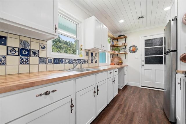 2528 Moundview Drive, Lawrence, KS 66049