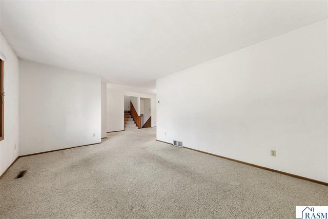 58357 Birch Bluff Lane, North Mankato, MN 56003
