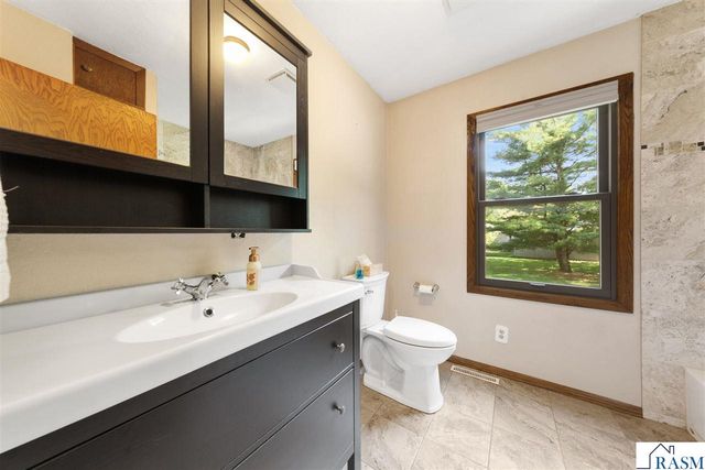58357 Birch Bluff Lane, North Mankato, MN 56003