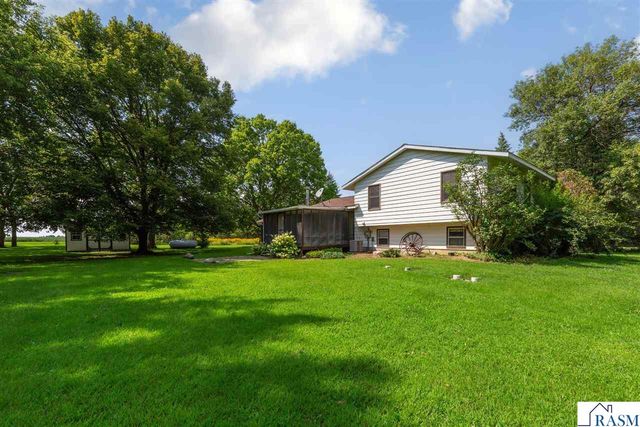 58357 Birch Bluff Lane, North Mankato, MN 56003