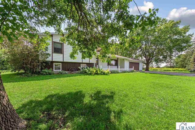 58357 Birch Bluff Lane, North Mankato, MN 56003