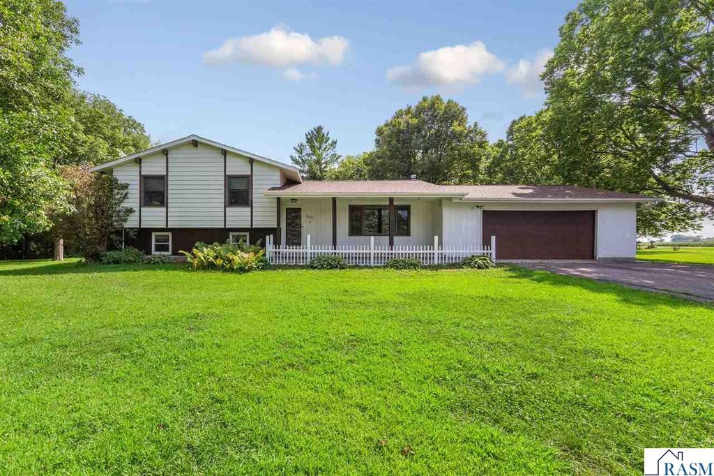 58357 Birch Bluff Lane, North Mankato, MN 56003