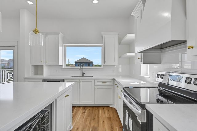 3819 El Lago Street, Galveston, TX 77554