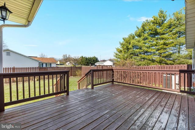 290 LARIAN DR, Bunker Hill, WV 25413