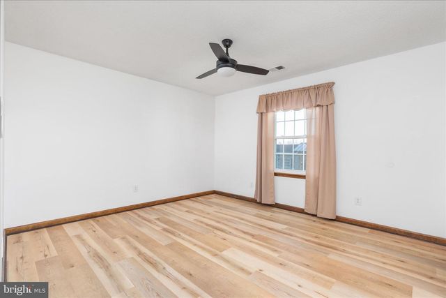 290 LARIAN DR, Bunker Hill, WV 25413